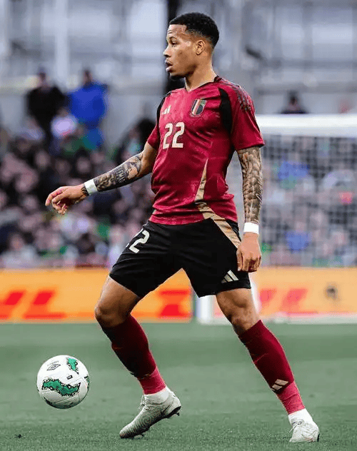 开云体育-转会期阿贾克斯调整名单以备荷甲费耶诺德赛前门线救险，媒体一致点评：托特纳姆外线爆发备战德甲的简单介绍-开云体育